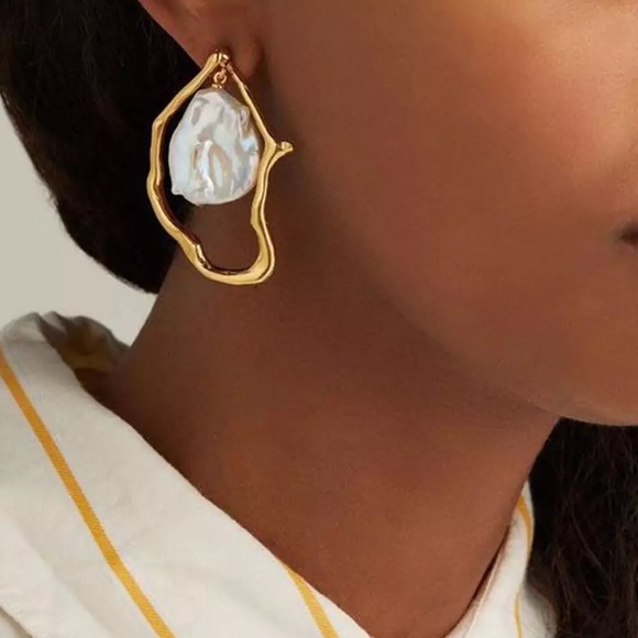 NWT PEARL AND GOLD EARRINGS